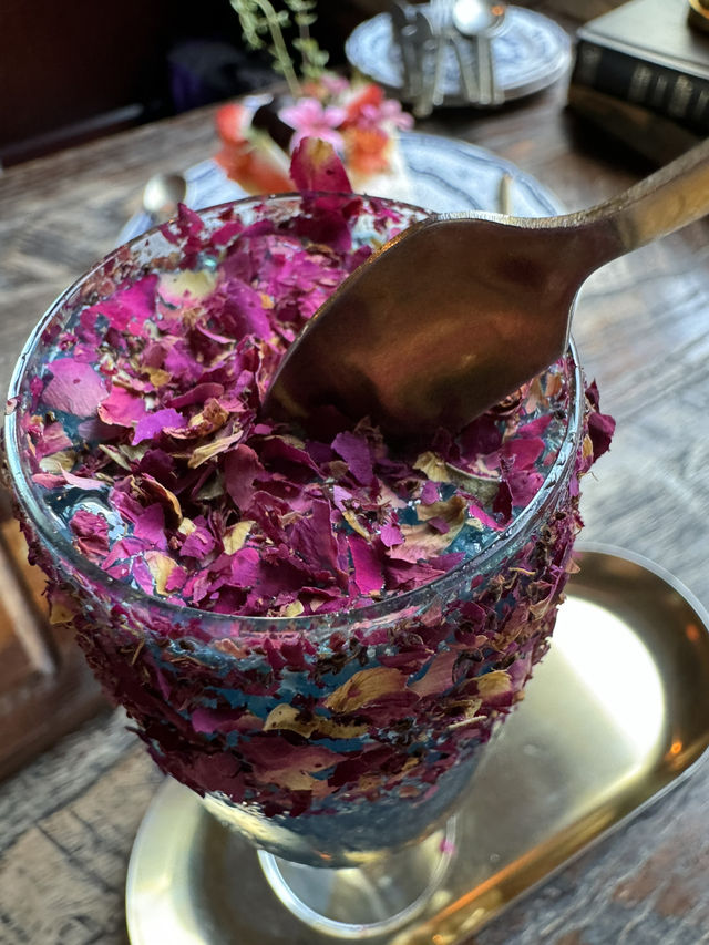 【タイ🇹🇭】アンティーク🕊️100年以上前の銀行がホテル＆カフェに！