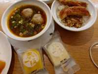 桃園機場二航貴賓室，東方宇逸