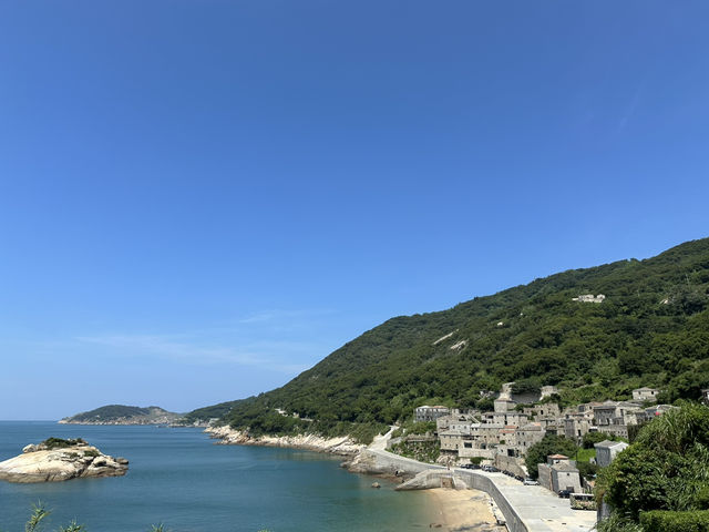 在最不像童話的地方，遇見最童話的主角。