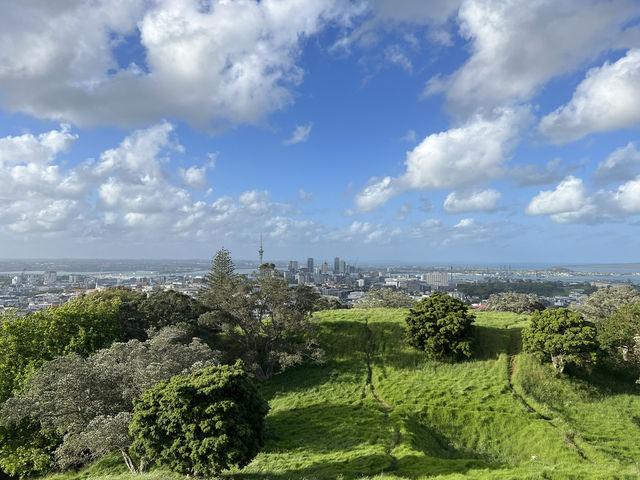 🌋 Maungawhau / Mount Eden｜城市裡的火山之巔 
