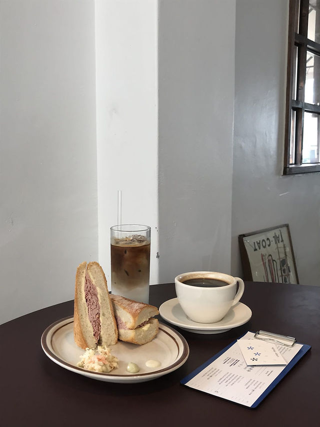 소스부터 잠봉햄까지 수제로 만드는 샌드위치 맛집🥪