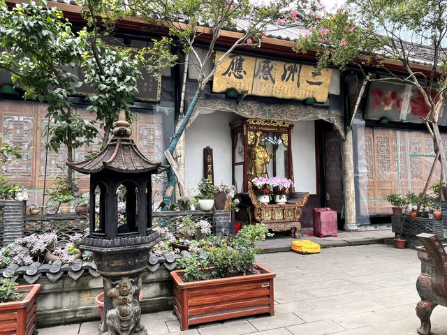 Finding Stillness in the Heart of Chengdu – A Day at Daci Temple