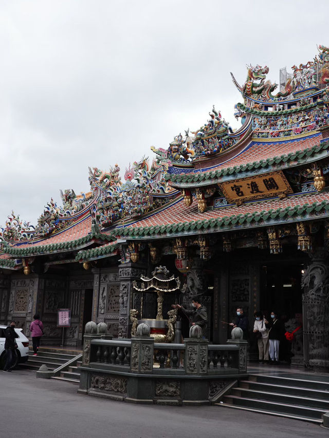 วัดกวนตู้ (Guandu Temple) วัดเก่าแก่ริมแม่น้ำ