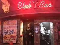 リバプール「ビートルズ・ストーリー」で、彼らの軌跡を辿る！🎸