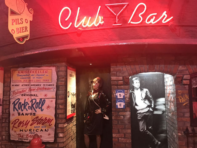 リバプール「ビートルズ・ストーリー」で、彼らの軌跡を辿る！🎸