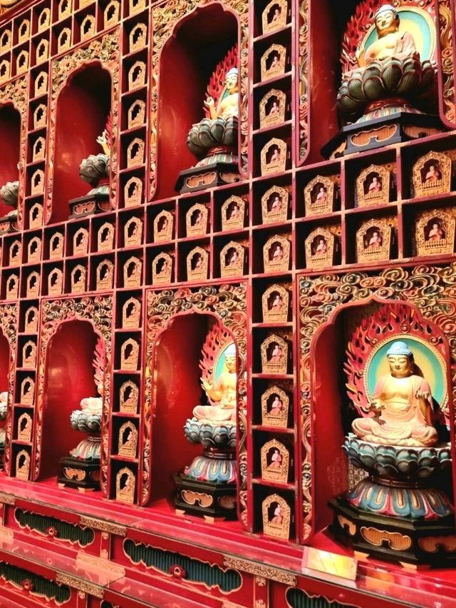 Discover the Buddha Tooth Relic Temple