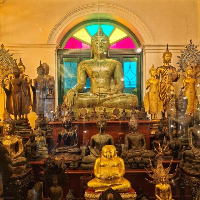 สักการะพระเจดีย์แบบมีแกนกลาง หนึ่งเดียวของไทย