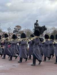 Beyond The Guard Change: Your Insider’s Buckingham Palace Handbook