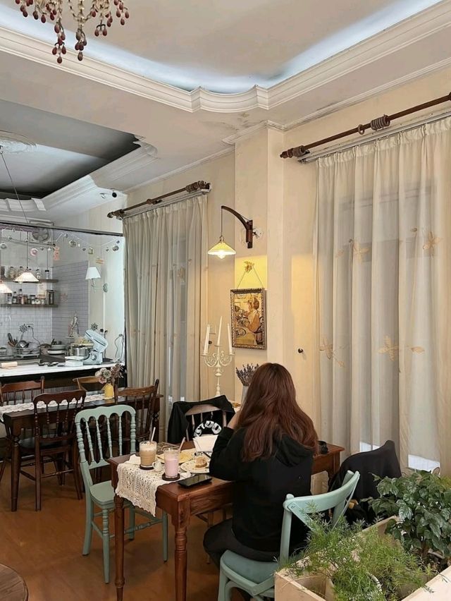 bake&burnt is a charming café