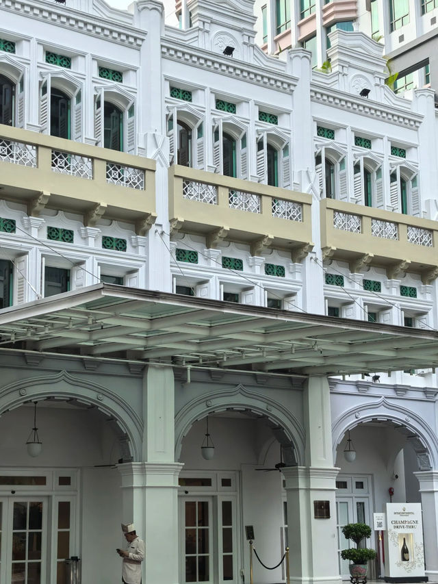 🌺 Tropical Elegance Meets Comfort — InterContinental Singapore Junior Suite Review