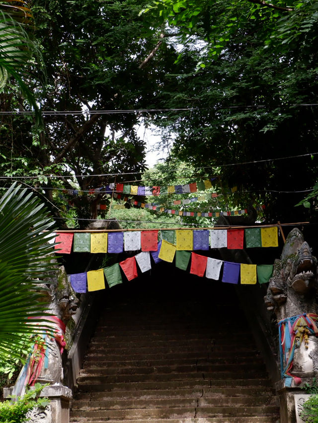 วัดอุโมงค์ (Wat Umong)
