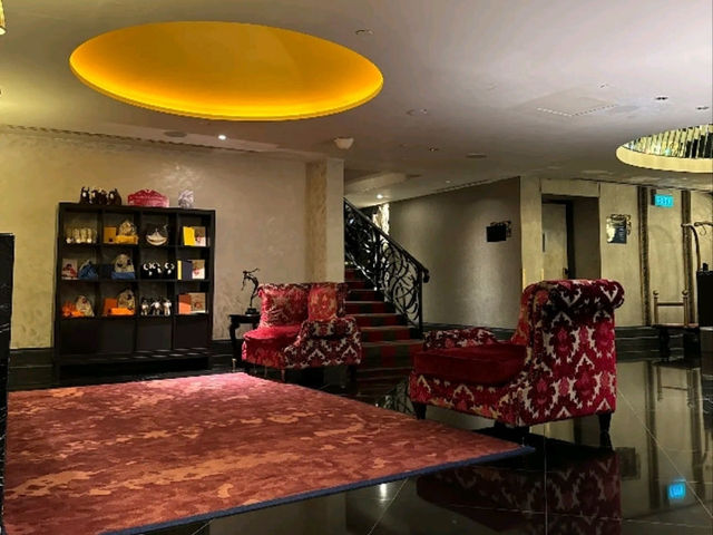 Bold, Glamorous & Boutique – A Romantic Hideaway at The Scarlet Singapore