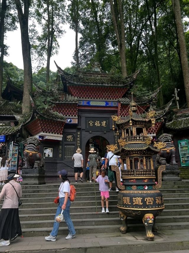 Qingchengshan Is Like Walking Into a Peaceful Kung Fu Movie