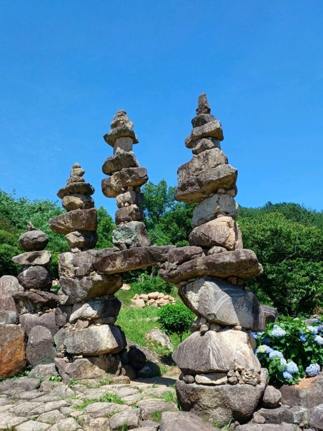 돌탑으로 이뤄진 소원 풍경