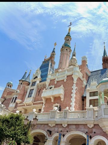 上海　ディズニーランド　リトグラフ 夢と魔法の世界へ✨】上海ディズニーランドで最高の一日を！ | Trip