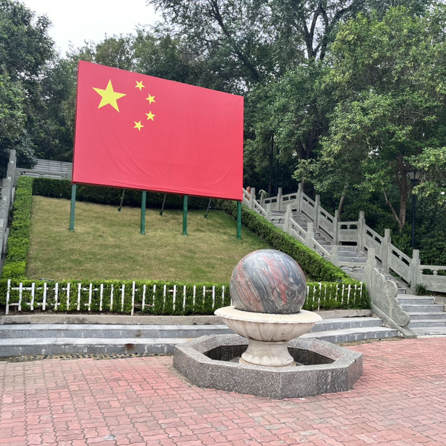 🌿 Zijing Mountain Park — Zhengzhou’s Peaceful Parkland with a Feathered Twist