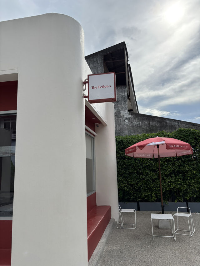 ☕🍰 The Fellows Café – Minimal Vibes & Sweet Treats 🍰☕