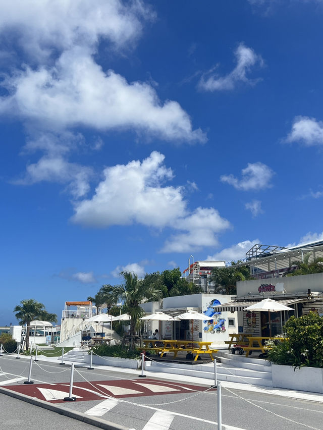晴天下悠閒逛瀨長島建築群  