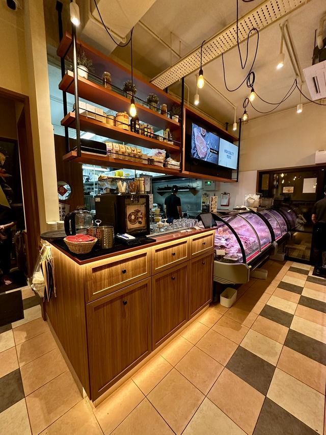 🥩 The Meat Experts – A True Hidden Gem for Carnivores 🍷