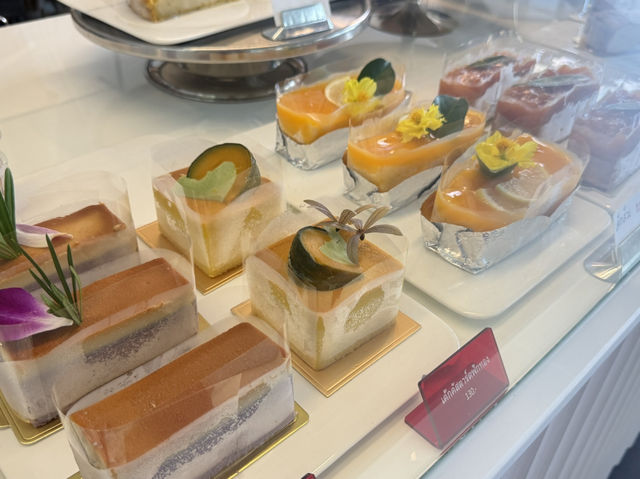 แวะชิมชา ที่ CHIM CAFE ติดริมถนนสุขุมวิท แวะชิมชา ที่ CHIM CAFE ติดริมถนนสุขุมวิท