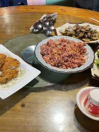 馬祖南竿｜九榕閣無菜單料理：紅糟入味、漁獲當令，半山腰餐桌的島嶼饗宴