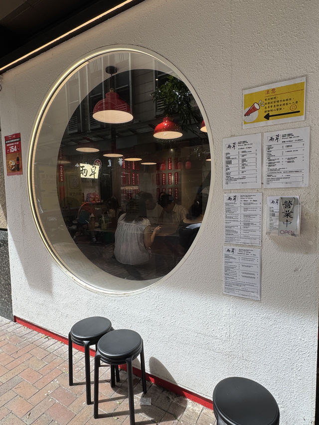 《兩草必食香煎脆邊蛋肉餅飯》