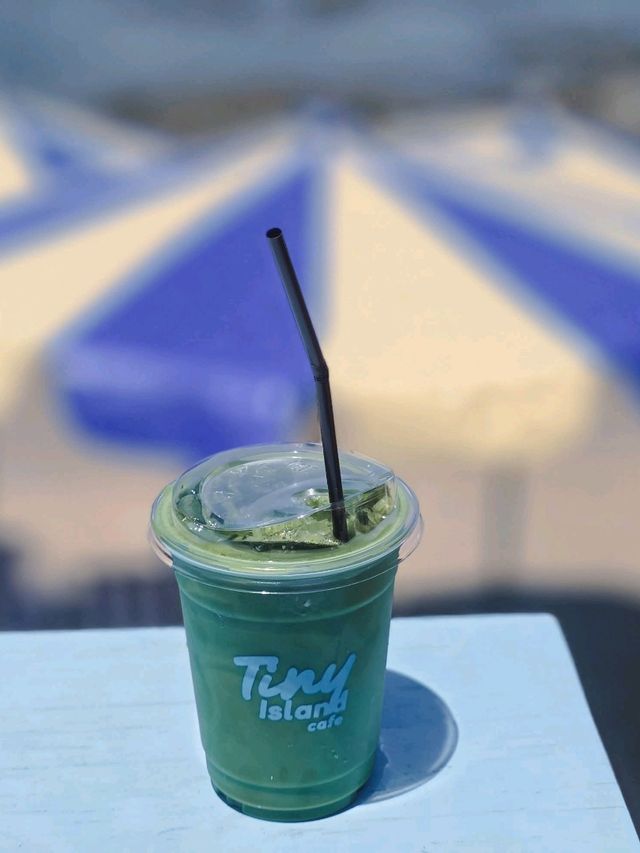 Tiny Island Cafe บางแสน ชลบุรี