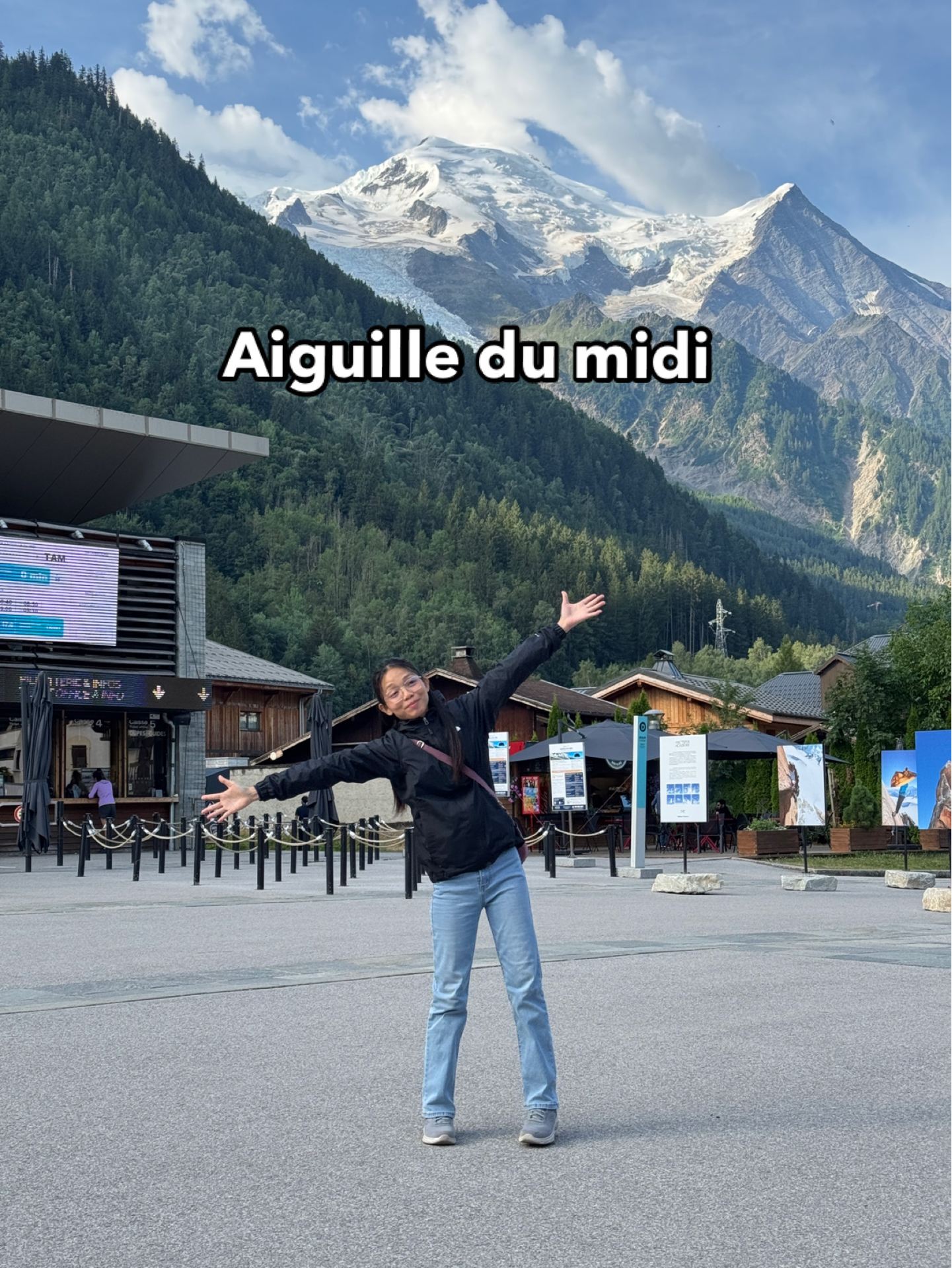 Đi cáp treo đến Aiguille du Midi