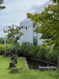 항상 똑같은 여행이 지겹다면? 책과 함께하는 북스테이 추천!