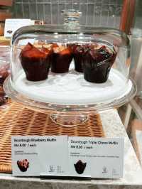 The Café: Elegant Coffee Spot with Irresistible Bakery Treats