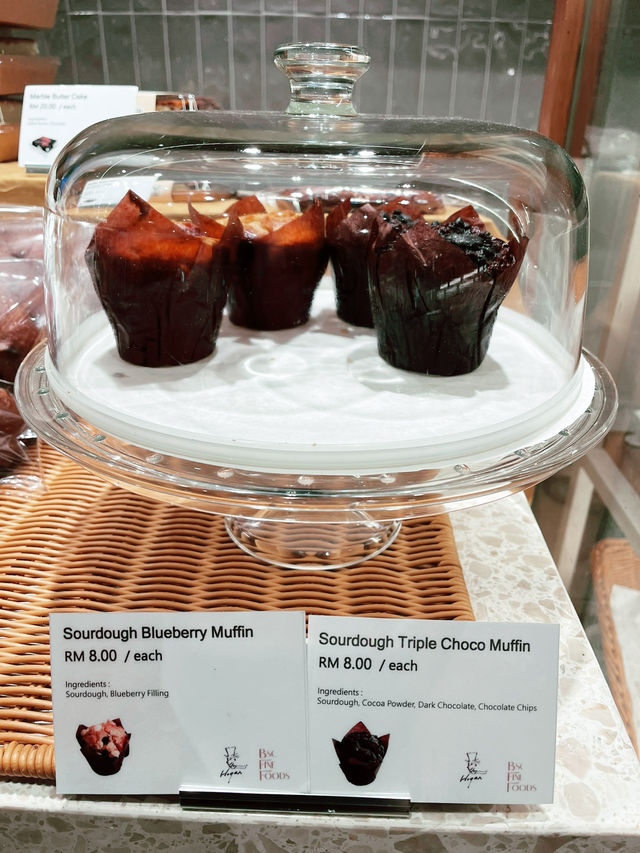 The Café: Elegant Coffee Spot with Irresistible Bakery Treats