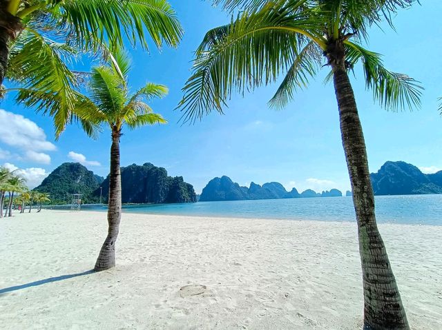 Hon Gai Beach