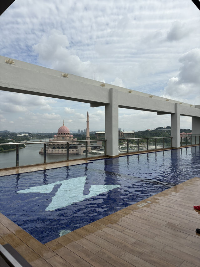 Poolside Moments🏊‍♂️