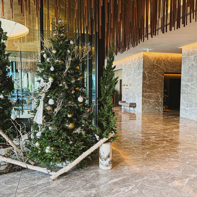 Elevated Ease & Urban Stillness Elevated Ease & Urban Stillness