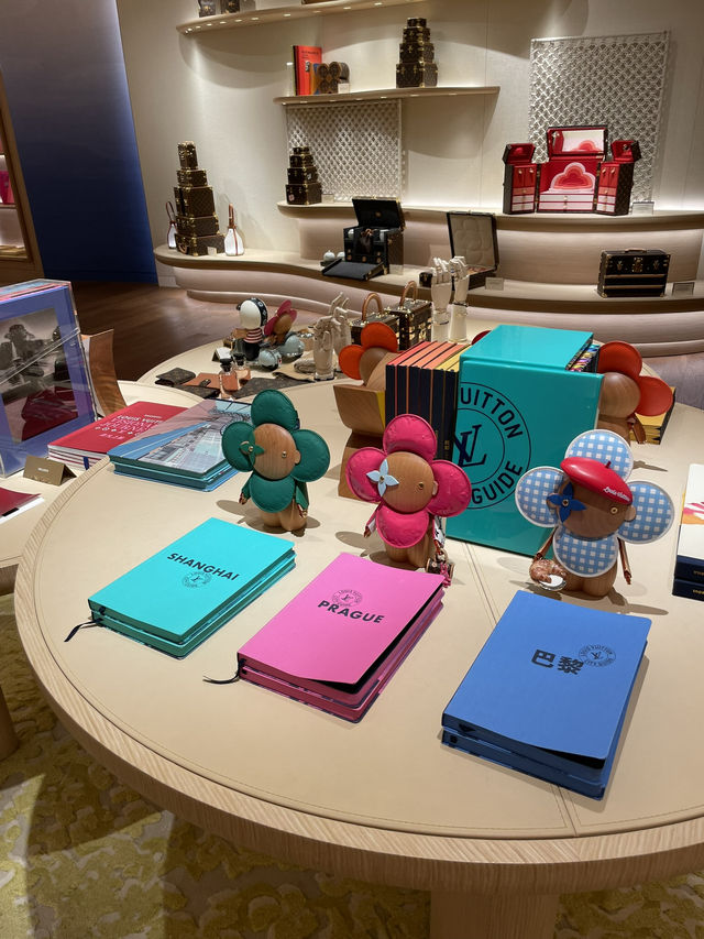 루이비통의 신상 제품을 가장 먼저 만나보세요. (With 루이호 팝업) 루이비통의 신상 제품을 가장 먼저 만나보세요. (With 루이호 팝업)