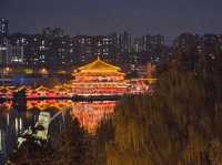 인공 호수 곡강지의 밤 풍경