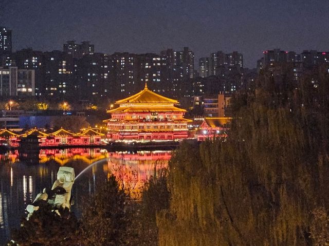 인공 호수 곡강지의 밤 풍경 인공 호수 곡강지의 밤 풍경