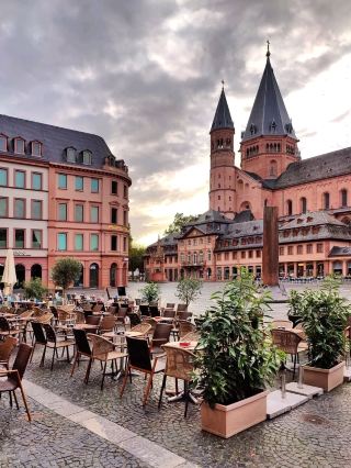 Rococo, Romanesque & Chagall: Mainz's Unforgettable Streets