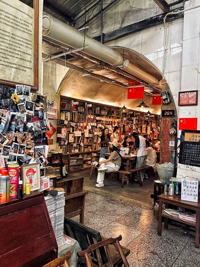 戦争時代の防空壕に隠された秘密の書店 | Trip.com 重慶