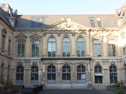 無料で入れる世界一美しい図書館】フランス国立図書館 | Trip.com パリ