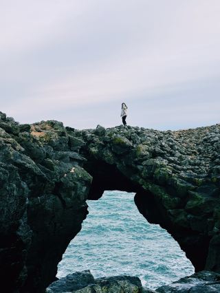 Snæfellsnes Arch โครงสร้างหน้าผาริมทะเลตามธรรมชาติ