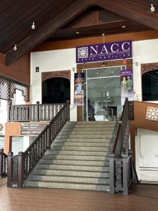 테렝가누(Terengganu)의 NACC 바틱 파빌리온(NACC Batik Pavilion)에 있는 상징적인 말레이시아 바틱