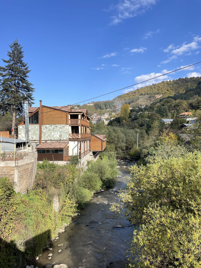 Is Armenian Hospitality Real? A Hitchhiking Story from Lake Sevan to Tbilisi 🇬🇪