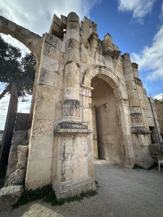 📸 Photos Can’t Capture How Massive Jerash Really Is