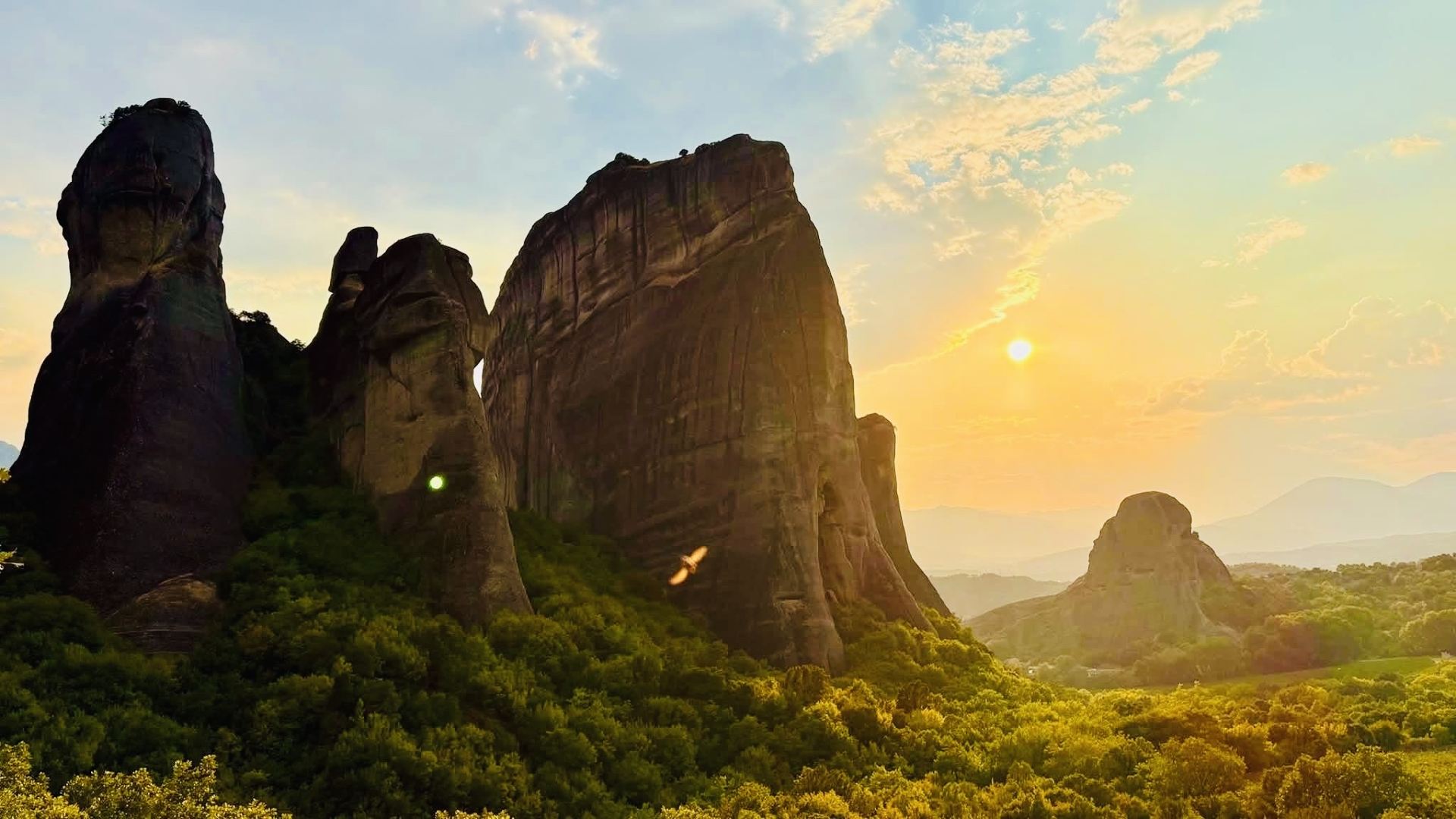 🌅🏛️ Meteora at Sunset – Greece’s Most Magical Golden Hour 🏛️🌅