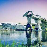 Falkirk Wheel：🎡  蘇格蘭的工程奇蹟，旋轉升降的運河之旅！