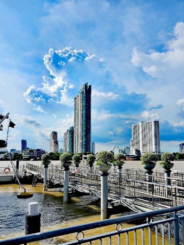 亞洲風情河濱倉庫景點