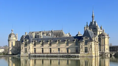 The original whipped cream castle, 30 minutes outside of Paris! — traveler post in Oise