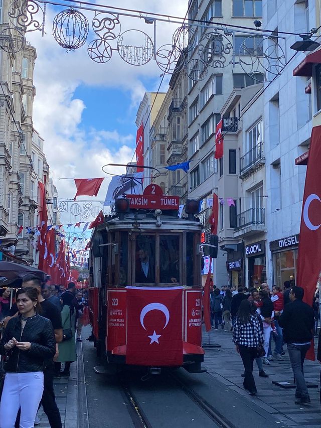 🇹🇷 Must Try in Istanbul- Istanbul Nostalgic Tram 🚋