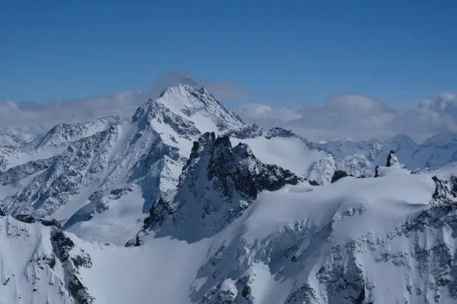 Serenity in the Swiss Alps 🏔️❄️